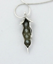 Pure silver Pea Pod with Pearl Peas