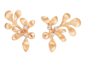 Gipsy earrings in 18K yellow gold and diamonds