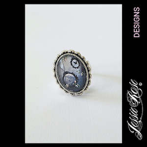 The Pendants - 'Victorian' Small Frame Antique Silver Ring