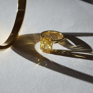 Yellow Sapphire Solitaire in 18ct Gold