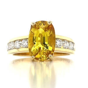 18k Yellow Gold 3.98ct Oval Yellow Sapphire & Diamonds Ring