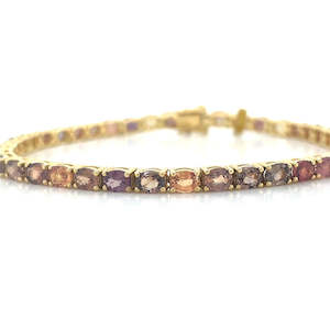 Watch: 18k Yellow Gold 9.55ct Sapphires Bracelet