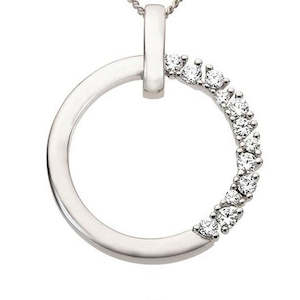 9K White Gold Circle Diamond Pendant