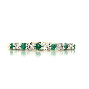 Watch: 9k Gold Emeralds & Diamonds Ring