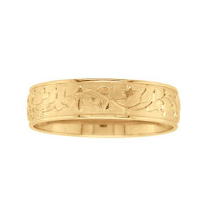 Watch: 9K Yellow Gold Ivy Leaf Patterned Band Ring