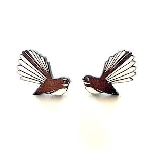 NEW! Fantail Piwakawaka Bird Rimu stud earrings