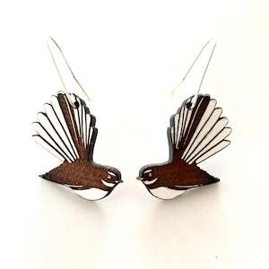 NEW! Fantail Piwakawaka Bird Rimu earrings (dangly)