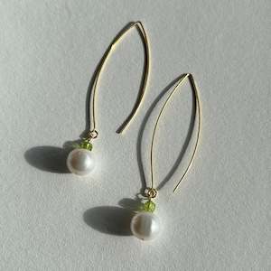 Kate Pearl Peridot Gold Earrings