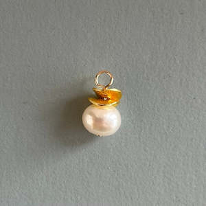 Pearl Gold Wave Charm