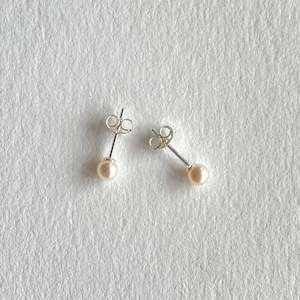 Jewellery: Pearl Stud Earrings - 4mm