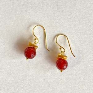 Jewellery: Red Agate Gold Flat Square Wave Earrings