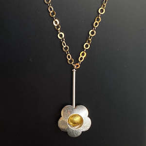 Jewellery: Daisy Pendant