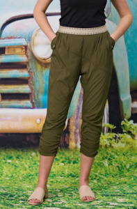 Clothing: Rouched Leg Pant