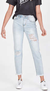 Clothing: EILISH | Boyfriend Jean Pale Blue