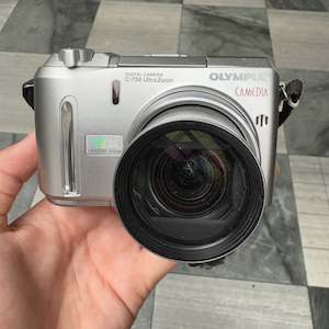 Olympus C-750 UZ