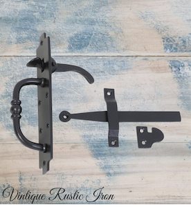 Cast Iron English Tudor Latch 195 x 170 x 43mm