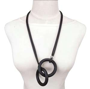 Rubber necklace – with linked double circle RN2