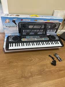 61 keys electric Piano keyboard with microphone and adapter