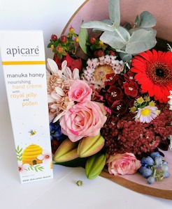 Nourishing Hand Cream and Blooms - Kakariki Flowers