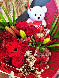 Valentines Bear and Blooms - Kakariki Flowers