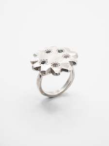 Household good wholesaling: Blossom Ring ~ Silver & Spinal