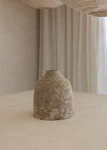 Earthenware Slim Vessel / Aged Natural