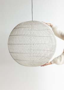 Globe Pendant / White