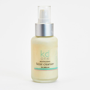 Beauty salon: Revitalising Facial Cleanser Travel Size