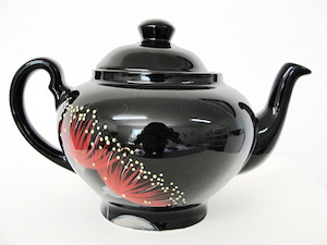 Keriblue Ceramics 4 Cup Teapot – Black Pohutukawa