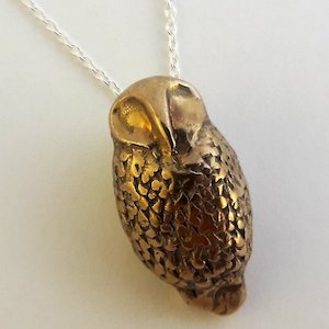 Ruru pendant bronze