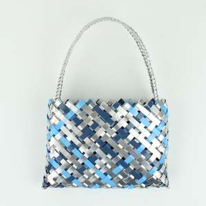 Art gallery: Blue Skies kete 12 ends