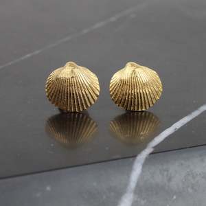 Shell studs - gold