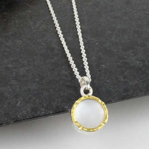 Mother of Pearl Pendant - gold