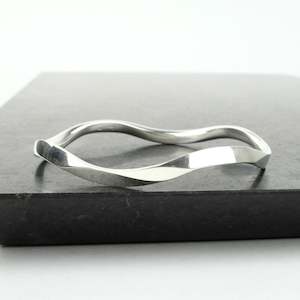 Bangle polished - narrow wave