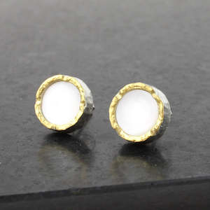 Mother of pearl studs - round gold