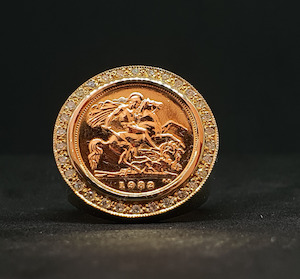 22ct Full Sovereign Ring With 34 Diamonds!