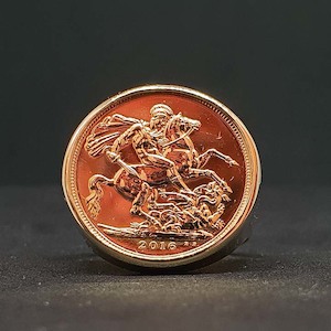 Clothing: 22ct Gold Half Sovereign Ring