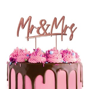 Cake: MR & MRS Rose Gold metal cake topper