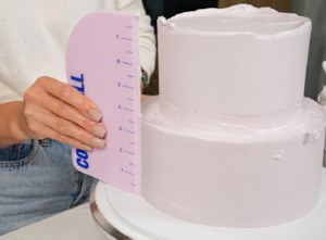 Cake: 8 inch serial scraper by Colour mill