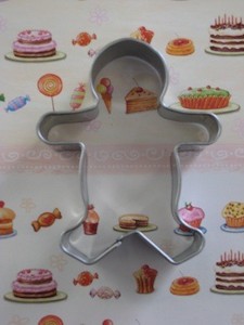 Cake: Gingerbread man or boy medium cookie cutter