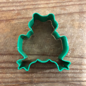 Cake: Frog green metal cookie cutter