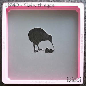 Cake: Easter Kiwi with 2 Eggs stencil by ibicci