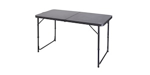 Bi-fold Table