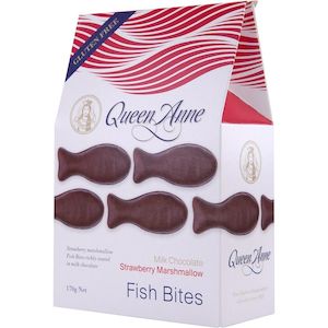 Queen Anne Fish Bites Chocolate Strawberry 170g