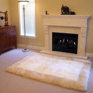 Classic Sheepskin Border Rug