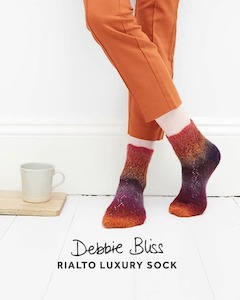 DB082 Zig Zag Lace Socks