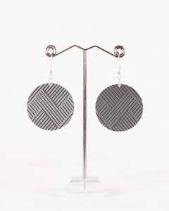 Sonz Earings: Mana Round Silver Metallic