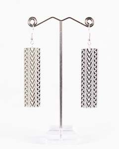 Sonz Earings: Samoan Spearhead Bar Silver Mirror