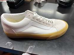 Sporting equipment: 54F6WHT VANS STYLE 36