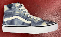 Sporting equipment: 007NCBLU VANS TAPERED HI WASH BLU